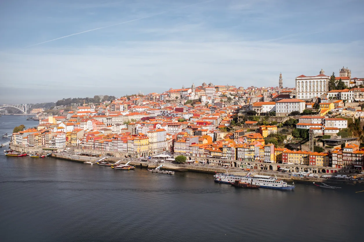 Vista da Ribeira e do rio Douro na cidade do Porto